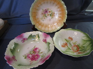 lot 160 image: Fancy China Bowls