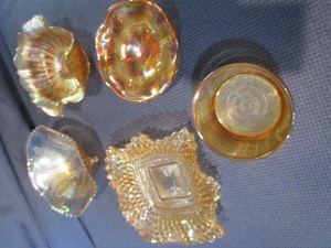 lot 170 image: Carnival Candy Dishes