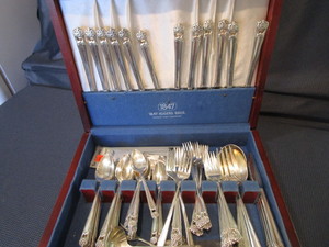 lot 164 image: Rogers Bros Service for 12