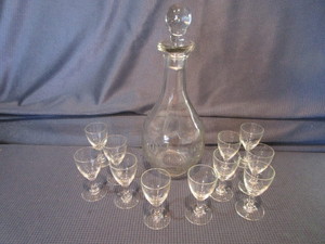 lot 174 image: Decanter & Liqueur Glasses