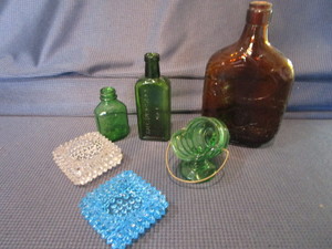 lot 182 image: Green Glass Ash Bucket & Smalls