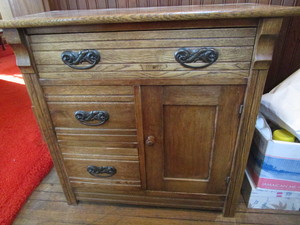 lot 101 image: Oak Commode
