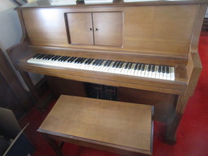 lot 4 image: Player Piano, Bench, Rolls