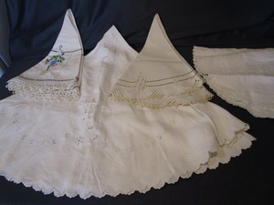 lot 187 image: Tablecloths Round