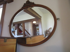 lot 14 image: Oval Wall Mirror