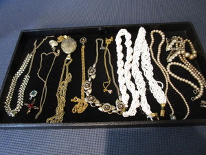 lot 225 image: Costume Jewelry
