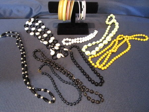 lot 232 image: Plastic Dressup Jewelry