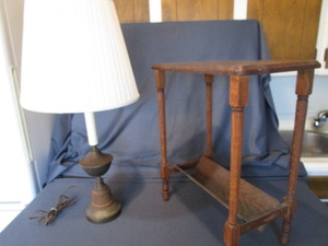 lot 377 image: Magazine Table & Lamp