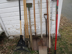 lot 429 image: Hand Tools Post Hole Digger