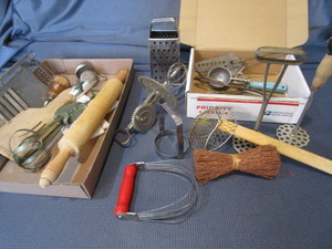 lot 250 image: Kitchen Utensils - Vintage