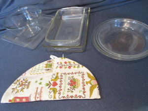 lot 378 image: Pyrex Baking Glass