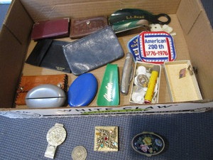 lot 408 image: Shoe Horns, coin Purses, Key Holders