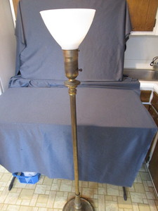 lot 417 image: Floor Lamp, 3-Way Switch