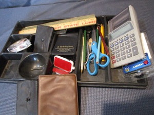 lot 422 image: Office Supplies