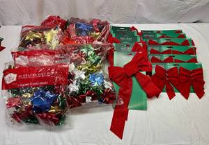 lot 53 image: MM. Large Lot of Christamas Bows