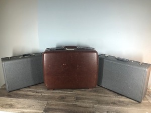 lot 159 image: 3 - Vintage Suit Cases - Samsonite - LEG - JB Samsonite