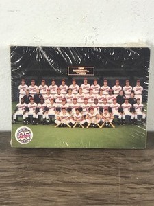 lot 197 image: 1986 Minnesota Twins Team Set - Sealed in Plastic