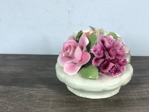 lot 359 image: Vintage Thorlez English Bone China Flowers in Bowl Staffordshire England