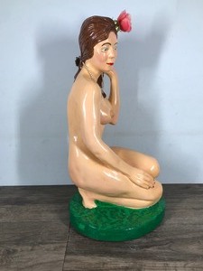 lot 363 image: Large Statue of a Women - 19 Tall