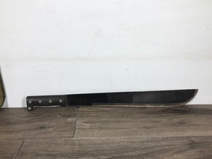 lot 364 image: Vintage Nesco Machete with Sheath