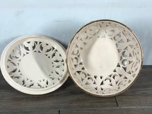 lot 403 image: Vintage compote, KBNY Italy, Hand Painted, Art Pottery Glazed Gold Trim with Lid, Filigree Cutouts, Candy, Jewelry or Vanity dish