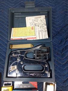 lot 412 image: Staple gun kit in case with staples and brads