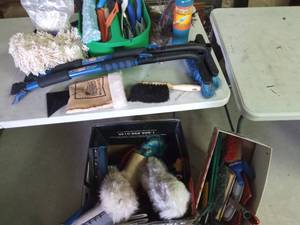 lot 414 image: Snow scrapers and cleaning tools
