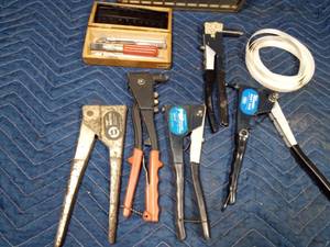 lot 341 image: Rivet tools and rivets and exacto knife set