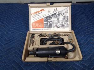 lot 334 image: Variable speed Dremel moto-tool kit