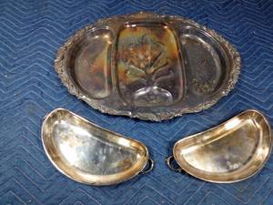 lot 216 image: Vintage Broque meat tray with covers by Wallace #208