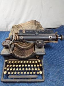 lot 298 image: Antique typewriter