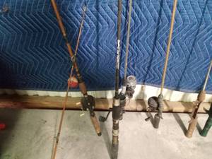 lot 302 image: 1 steel and 7 other fishing rods and 8 reels