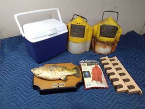 lot 294 image: Billy Bass and other fishing items