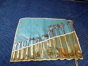 lot 296 image: Set of wrenches in holder