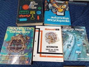 lot 258 image: Box of automotive books and magazines