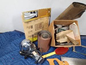 lot 260 image: Box of tools and hardware