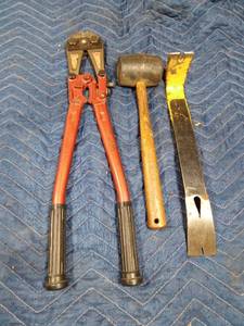lot 261 image: Bolt cutter, wonder bar, and rubber hammer