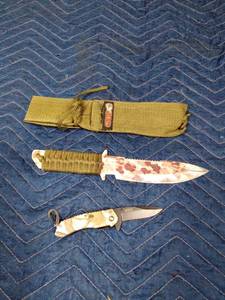 lot 276 image: Grip hunting knife and sheath and a Tzc-Force pocket knife