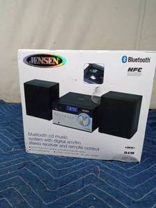 lot 280 image: New Bluetooth CD music system with digital AMFM sterio receiver and remote
