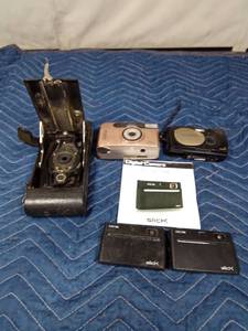 lot 271 image: 5 Vintage cameras