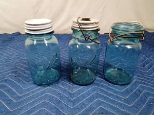 lot 272 image: 3 Vintage Ball qt. size canning jars with glassmetal lid