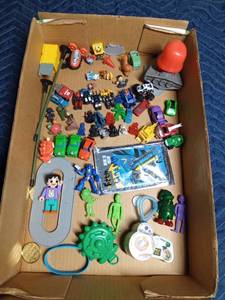 lot 254 image: Flat of Miniature Star Wars, Transformers, Sponge Bob, Pet patrol Characters, cars and more