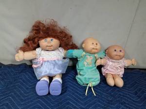 lot 265 image: 3 cabbage patch dolls