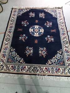 lot 231 image: Area rug