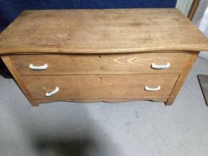lot 229 image: Vintage solid wood 2 drawer chest