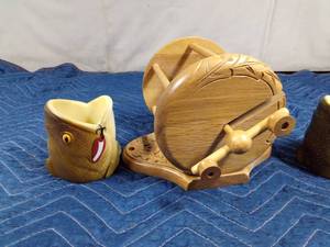 lot 206 image: Fishing reel toilet paper holder and 3 fish coozies