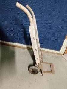 lot 219 image: Vintage 2 wheel cart