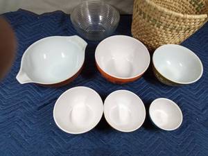 lot 205 image: Ceramic bowls and a basket