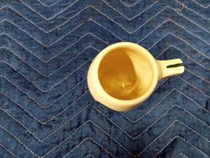 lot 92 image: 2002 Watt Pottery co. Nectors Assoc commemorative coffee mug
