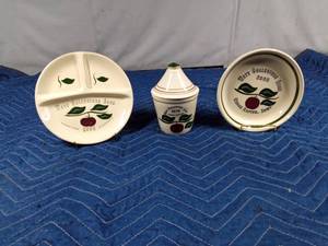 lot 94 image: Watt Pottery co. Nectors Assoc commemorative 1998 Divided plate and candy dish and spaghetti plate
